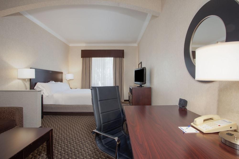 Express Davis-university Area By Ihg 3*