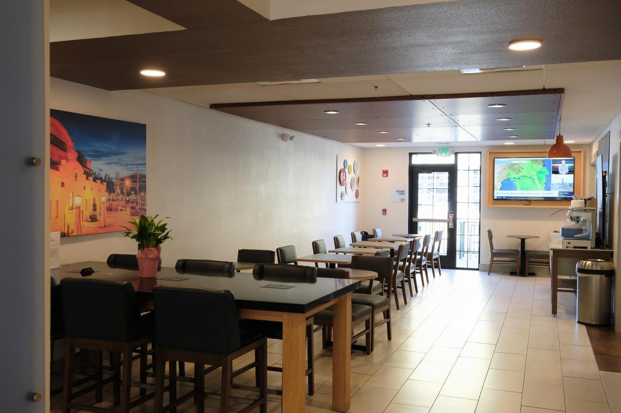 Express Davis-university Area By Ihg Hotel 3*