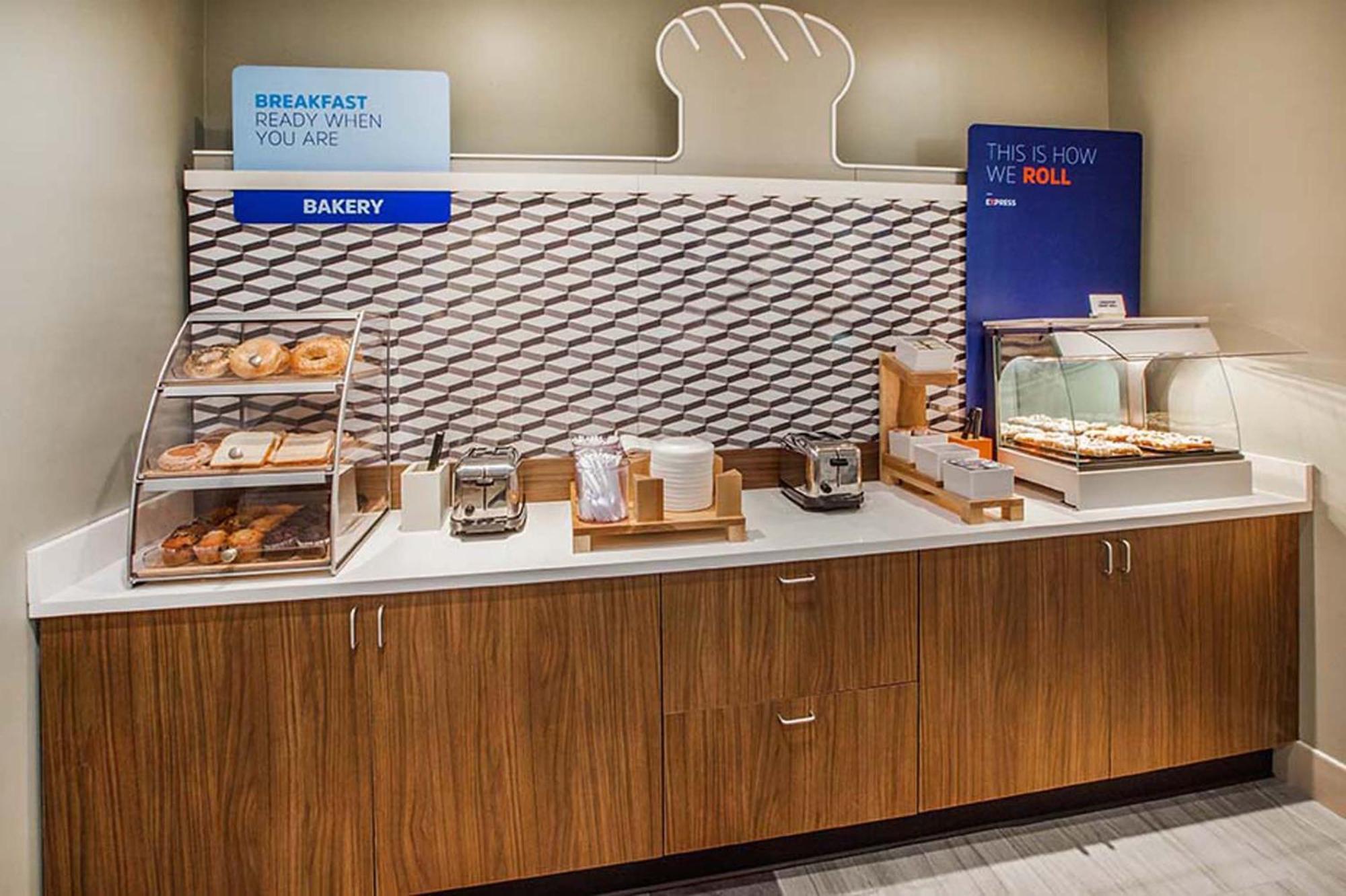 Express Davis-university Area By Ihg 3*